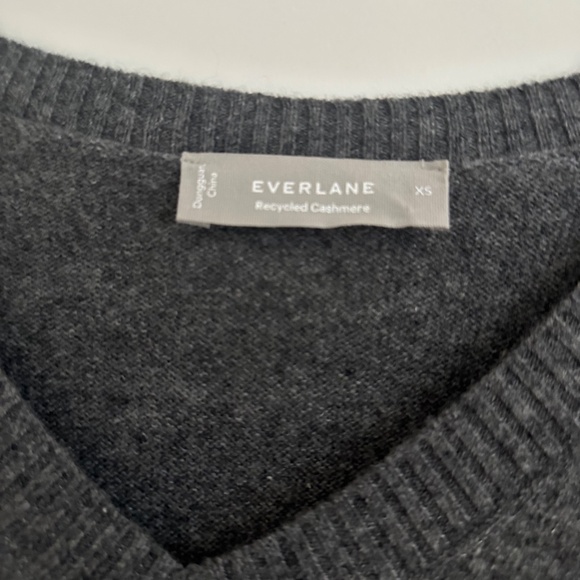 Everlane XS Grey The Classic V in Cashmere NWOT - Picture 2 of 3